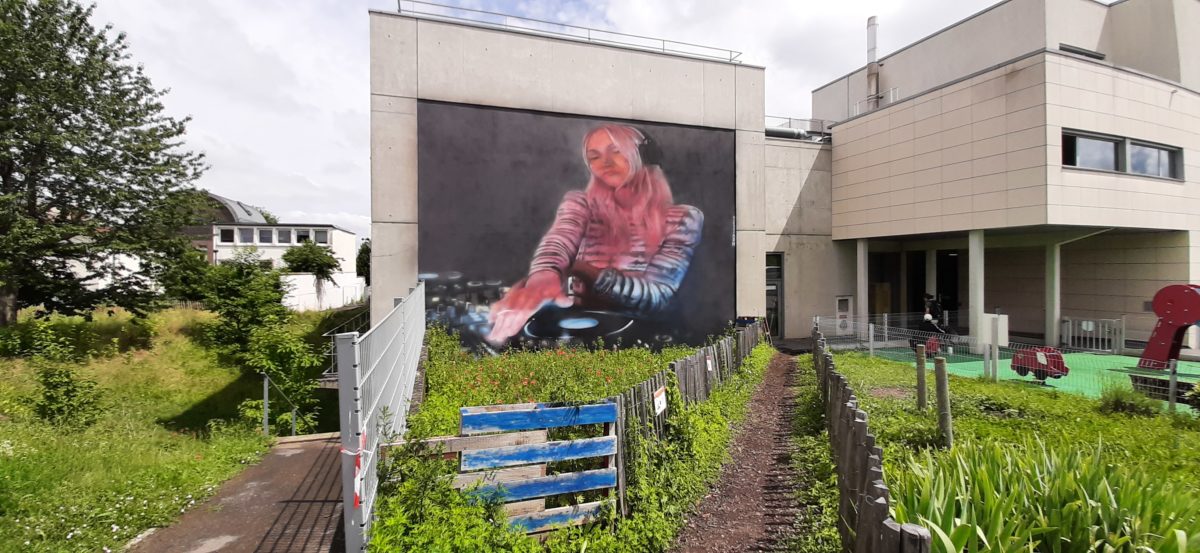 You are currently viewing Street art à Chatou, l’île des impressionnistes : Quand le street art aide à défendre la lutte contre le travail et le trafic d’enfants