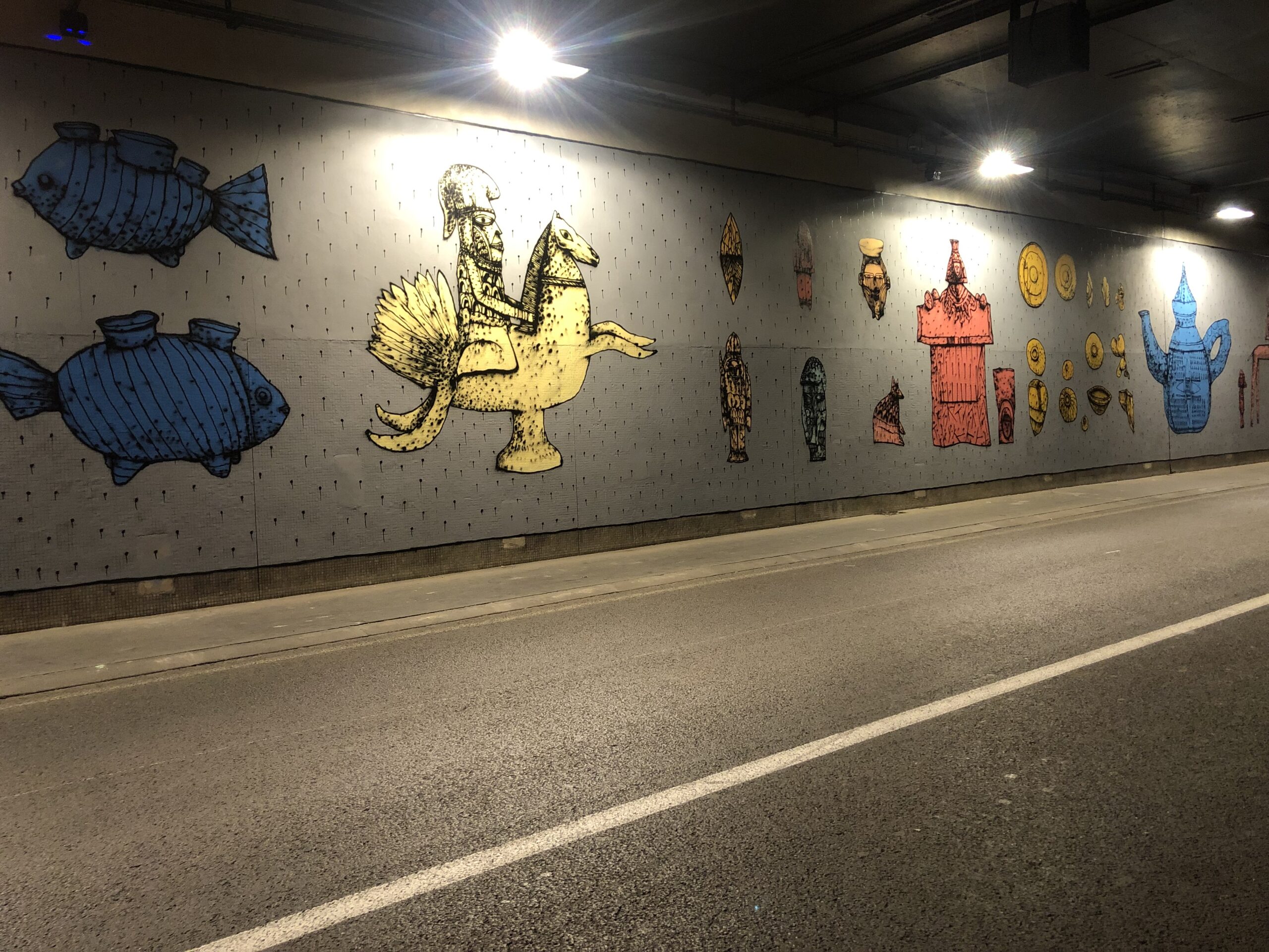 You are currently viewing Street art takes over the Tuileries tunnel